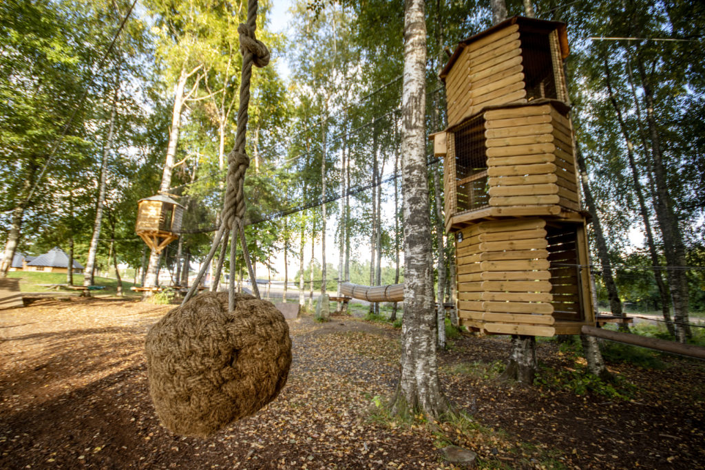 Naturlekeplass i bjørkeskog